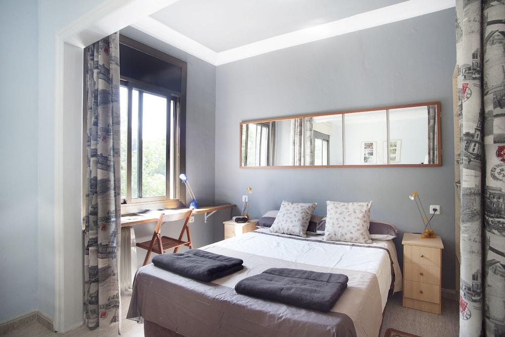 Apartamentos Tarradellas Sants Estacio Barcelona Bagian luar foto