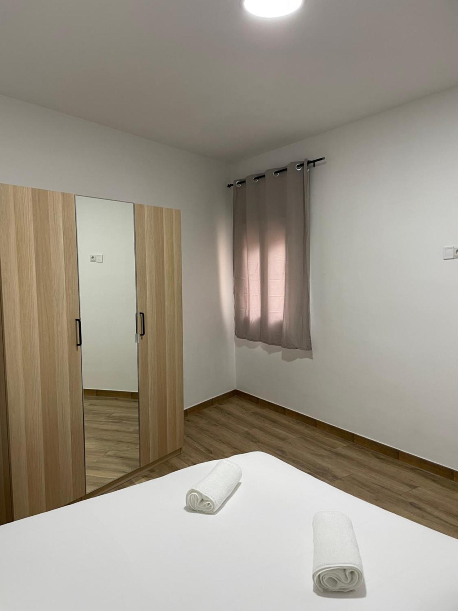 Apartamentos Tarradellas Sants Estacio Barcelona Bagian luar foto