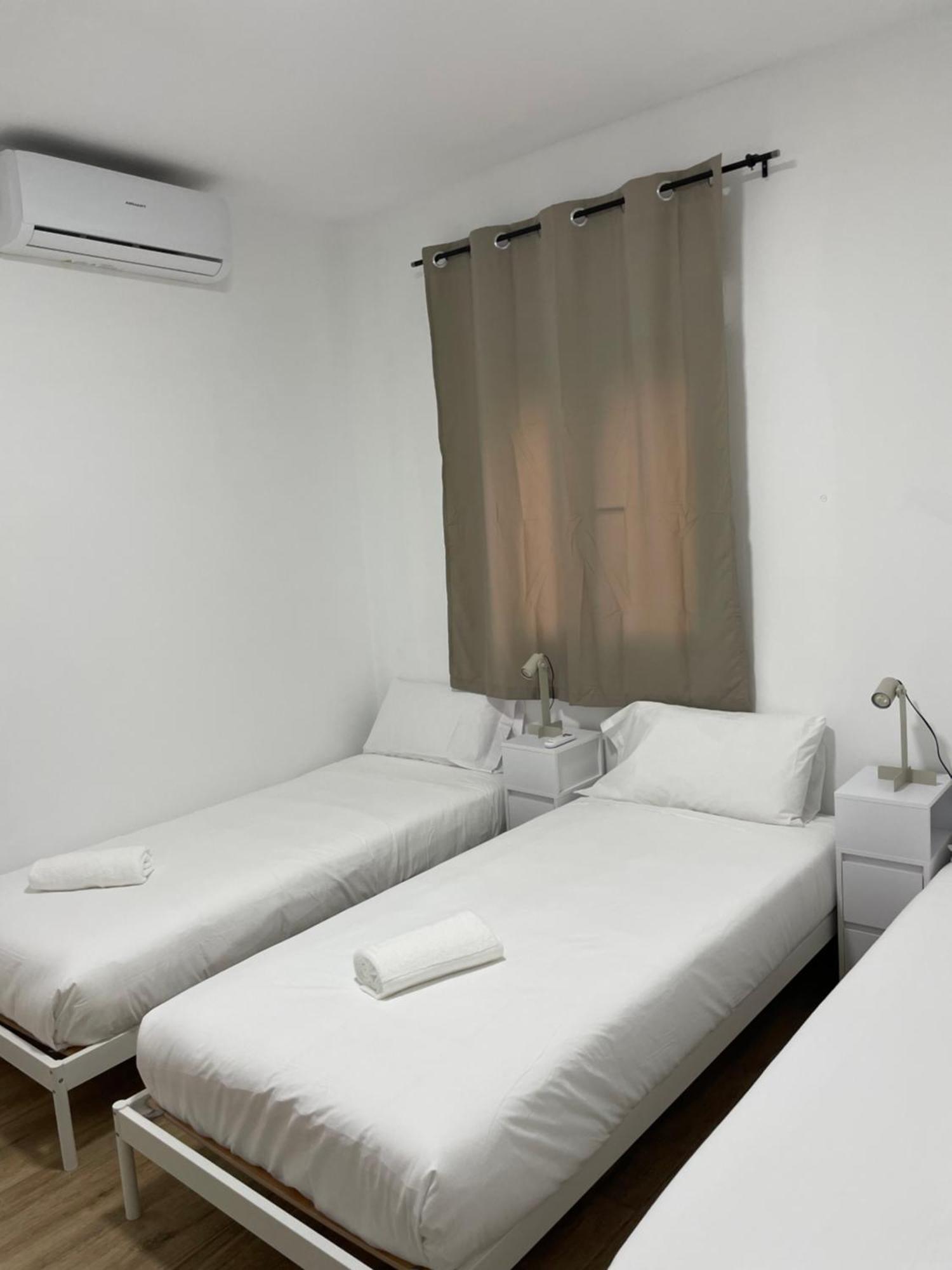Apartamentos Tarradellas Sants Estacio Barcelona Bagian luar foto