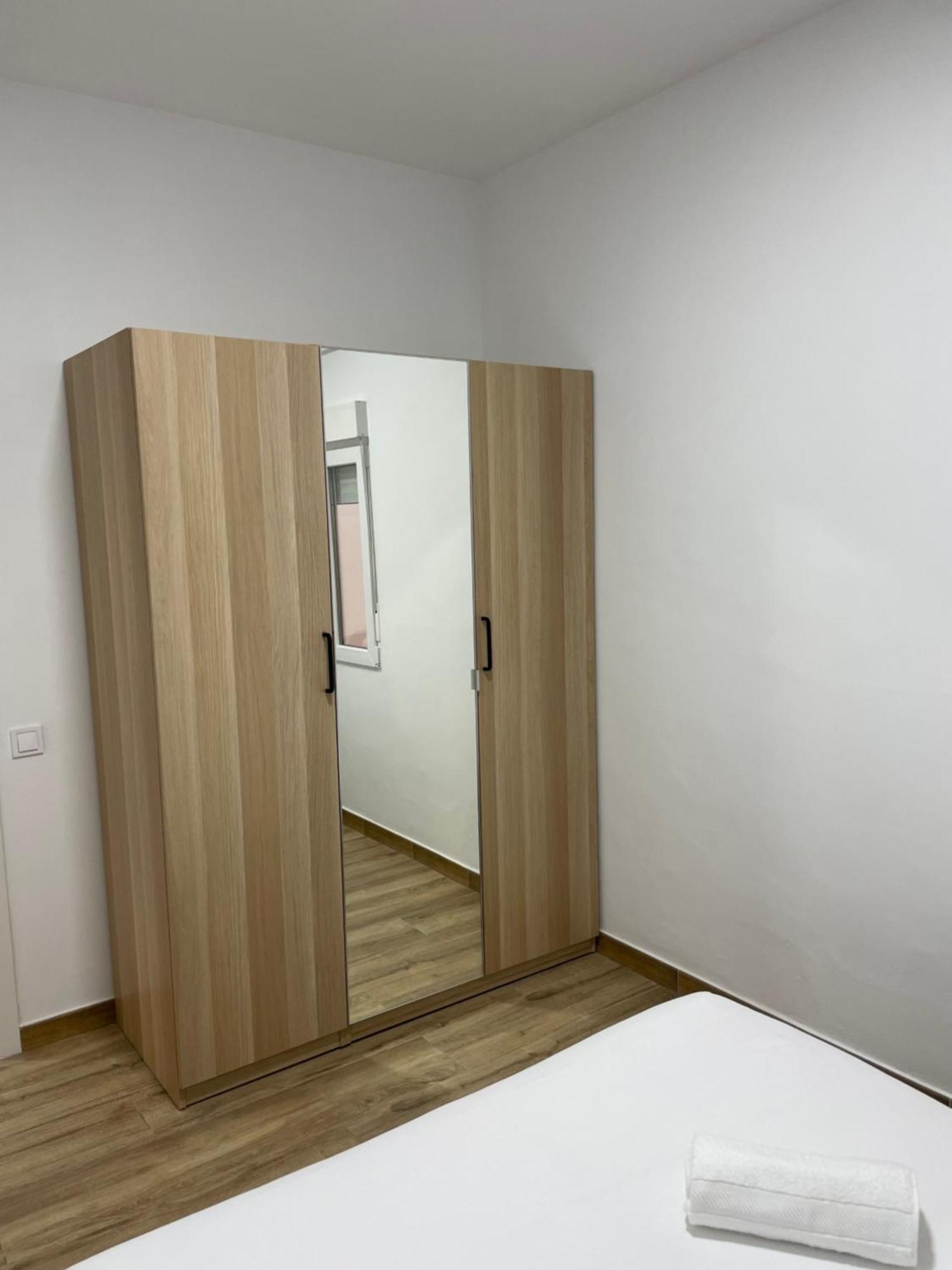 Apartamentos Tarradellas Sants Estacio Barcelona Bagian luar foto