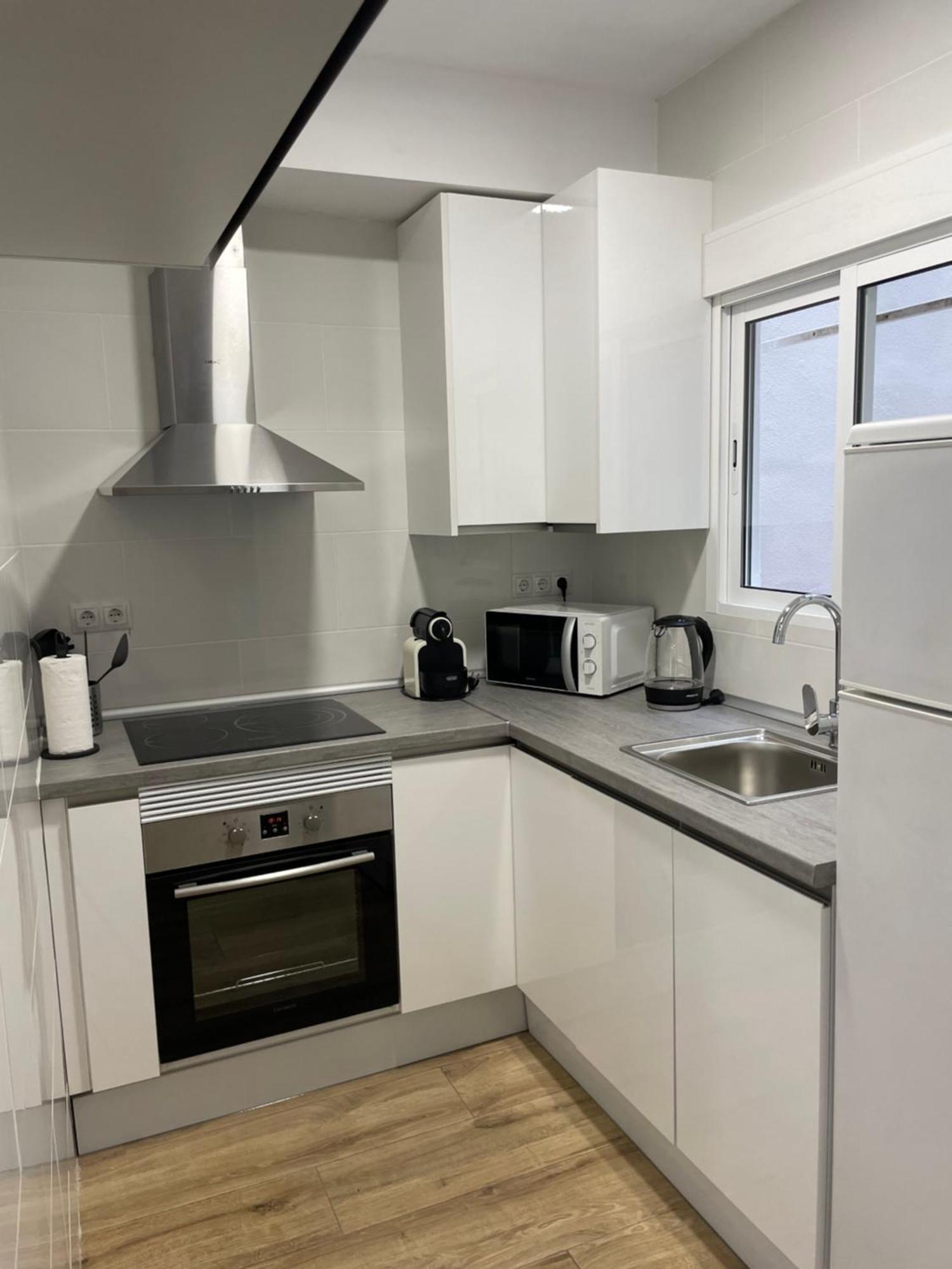 Apartamentos Tarradellas Sants Estacio Barcelona Bagian luar foto