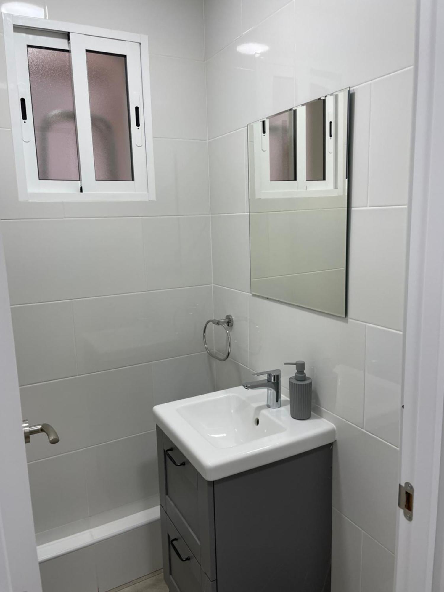 Apartamentos Tarradellas Sants Estacio Barcelona Bagian luar foto