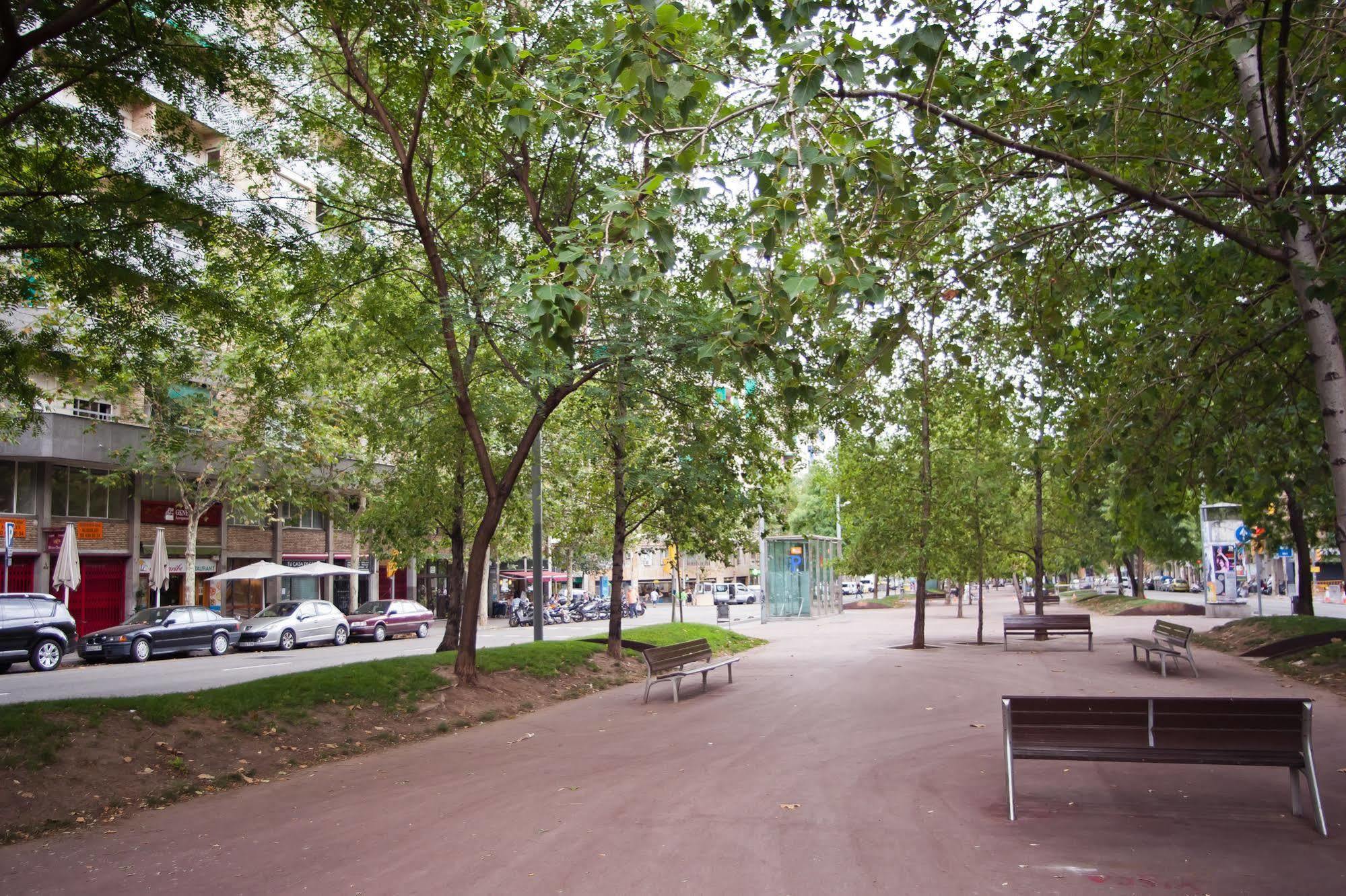 Apartamentos Tarradellas Sants Estacio Barcelona Bagian luar foto