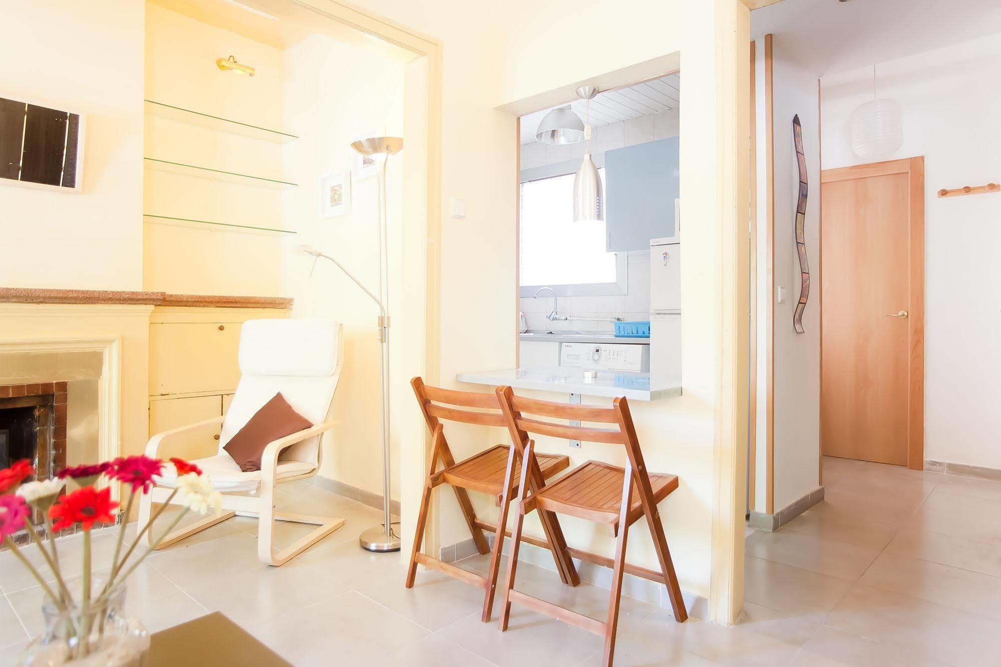 Apartamentos Tarradellas Sants Estacio Barcelona Bagian luar foto