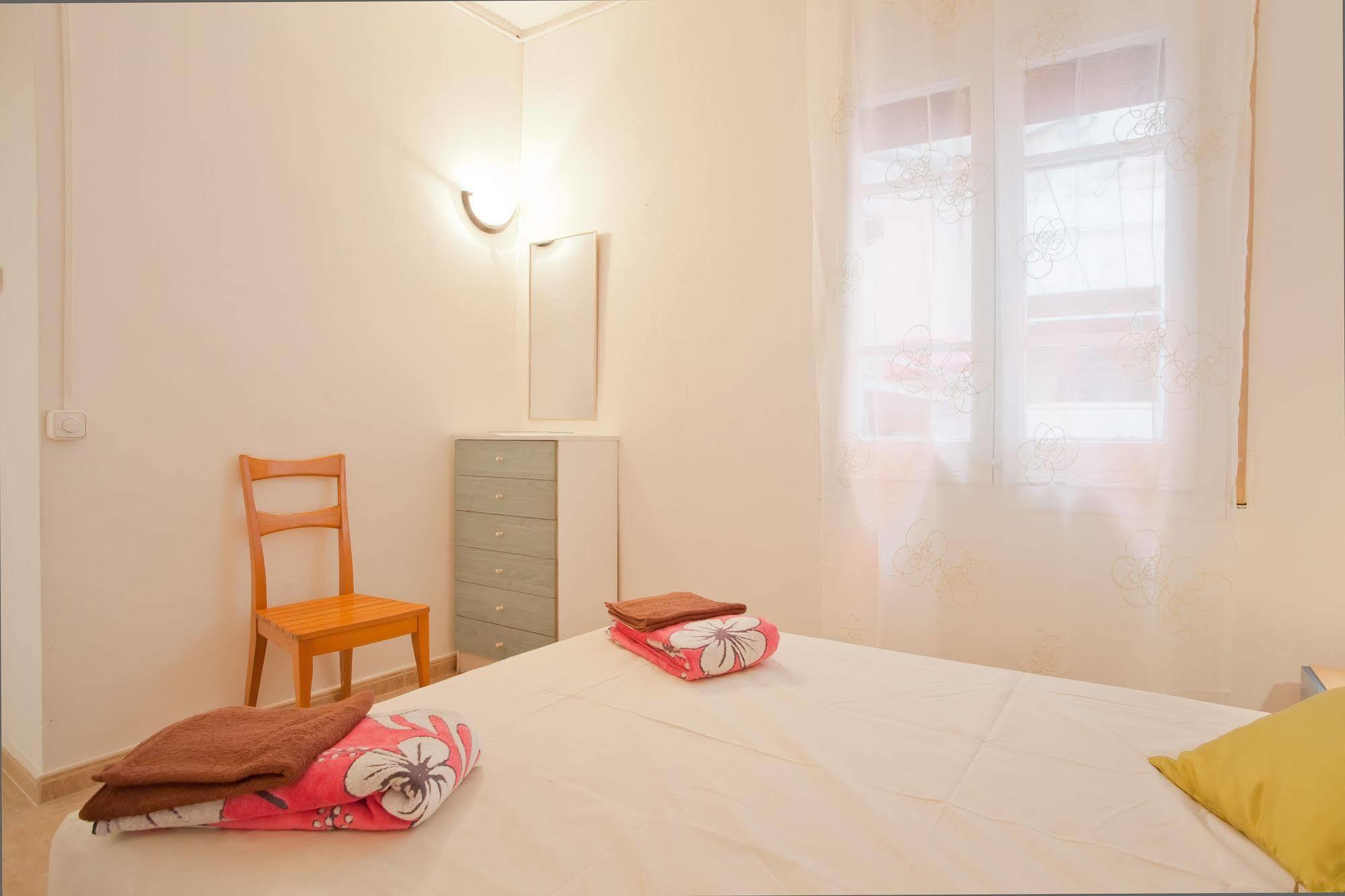 Apartamentos Tarradellas Sants Estacio Barcelona Bagian luar foto
