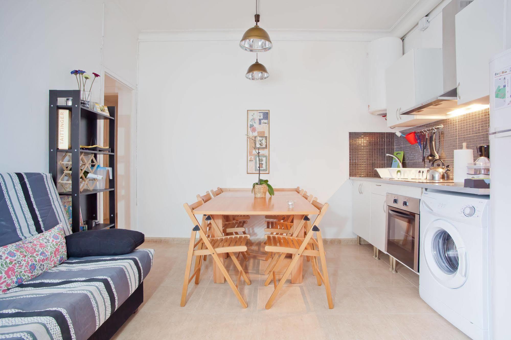 Apartamentos Tarradellas Sants Estacio Barcelona Bagian luar foto