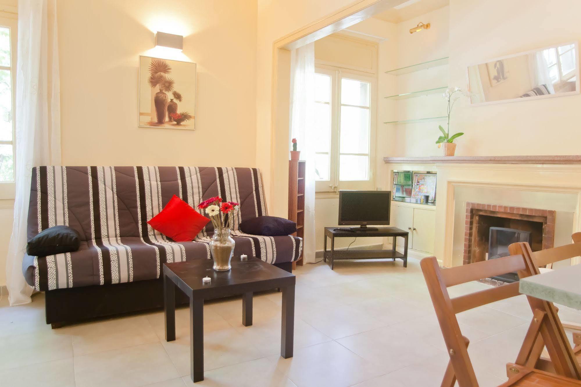 Apartamentos Tarradellas Sants Estacio Barcelona Bagian luar foto