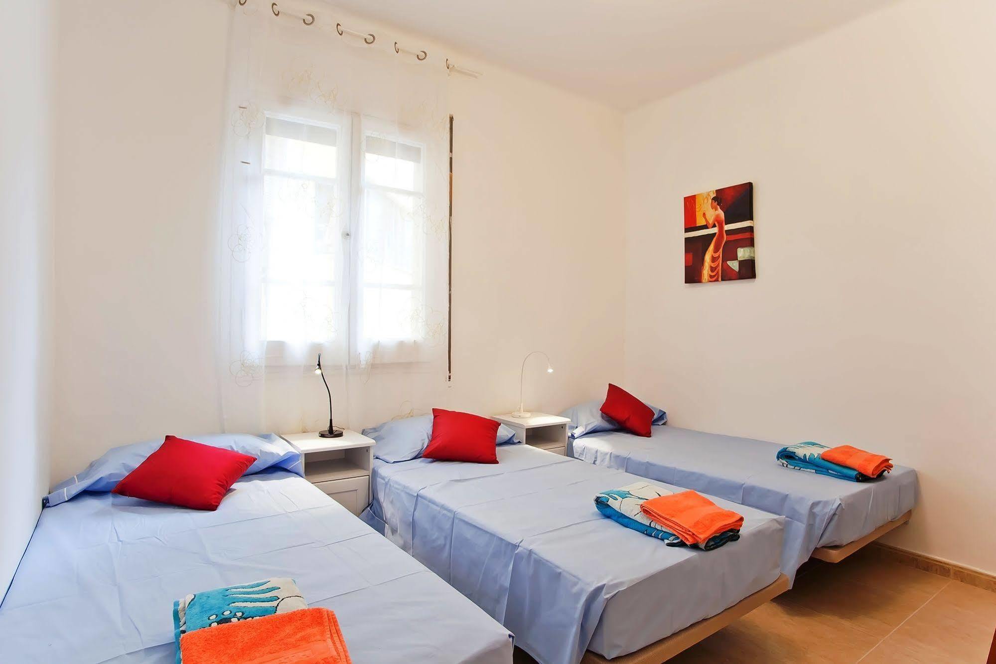 Apartamentos Tarradellas Sants Estacio Barcelona Bagian luar foto