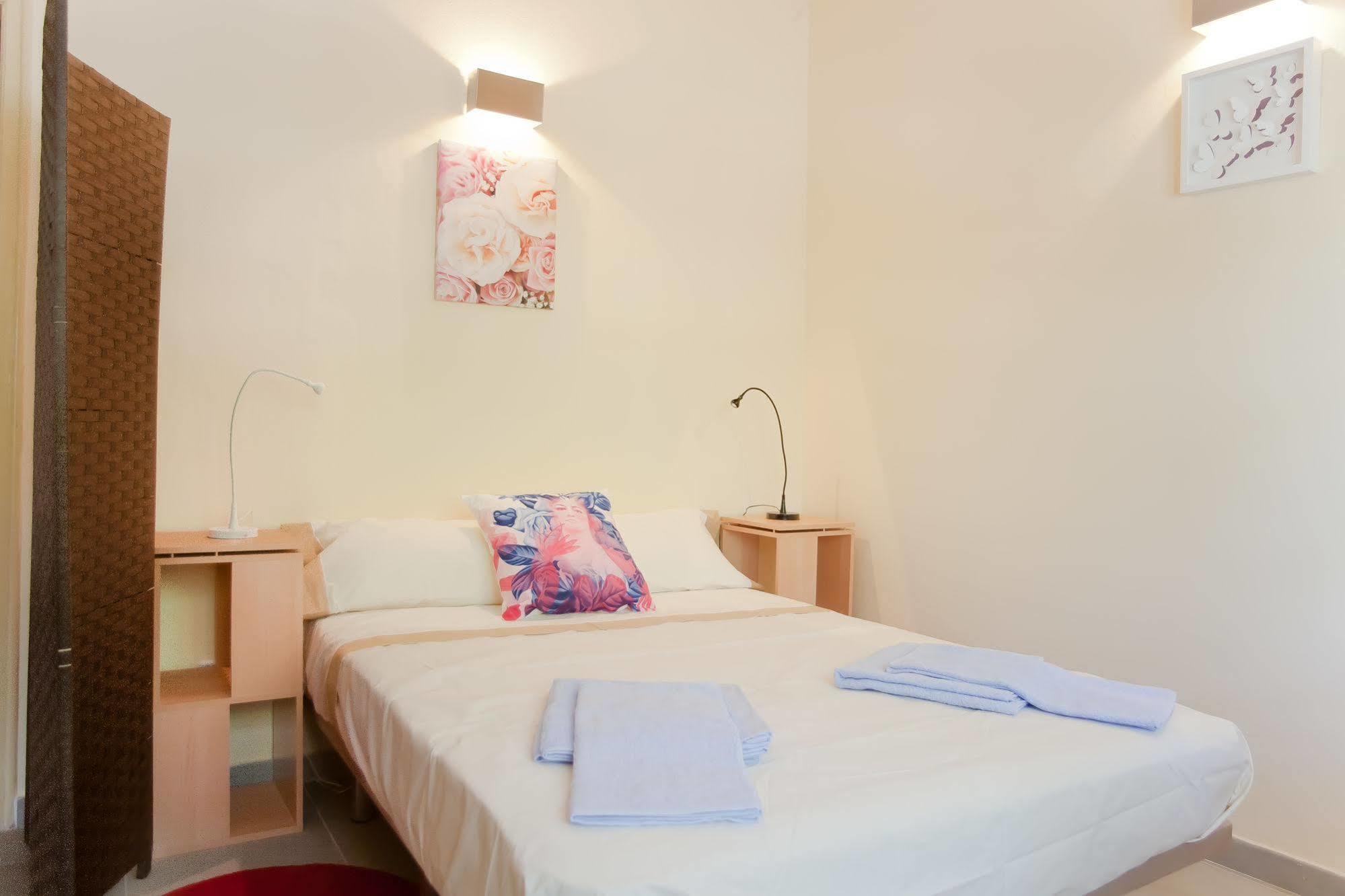 Apartamentos Tarradellas Sants Estacio Barcelona Bagian luar foto