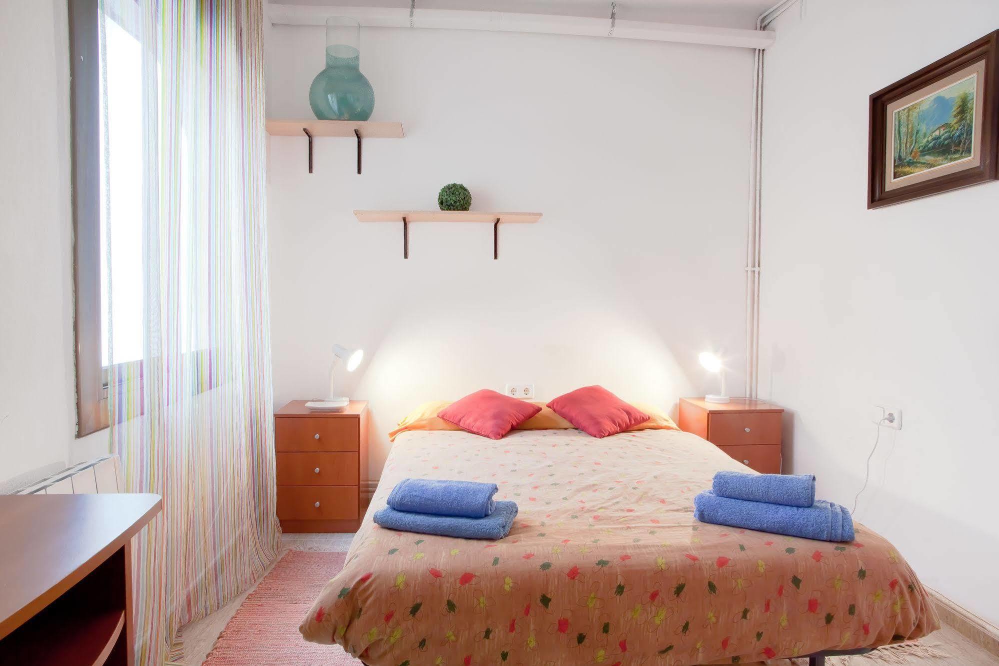 Apartamentos Tarradellas Sants Estacio Barcelona Bagian luar foto