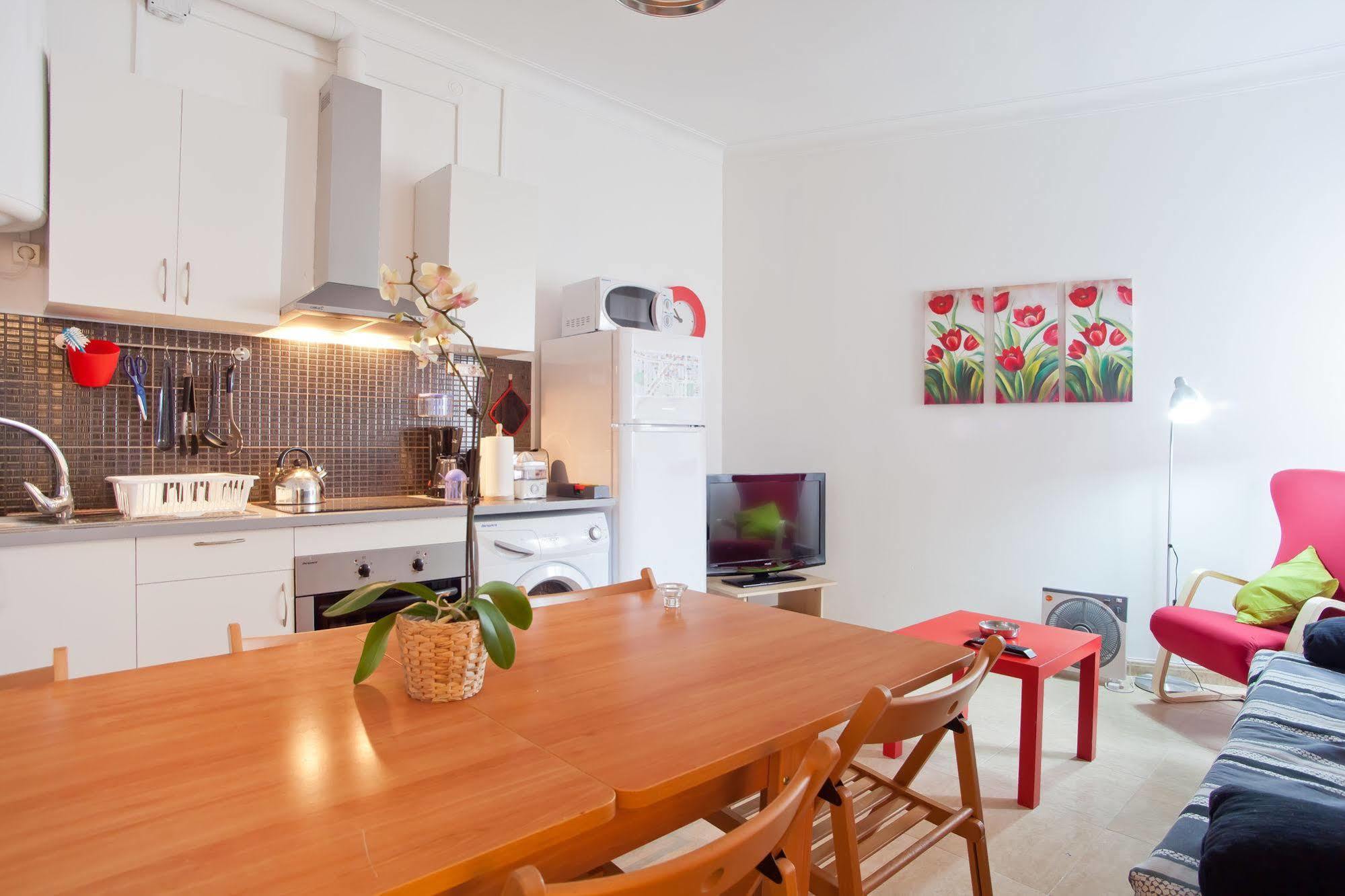 Apartamentos Tarradellas Sants Estacio Barcelona Bagian luar foto